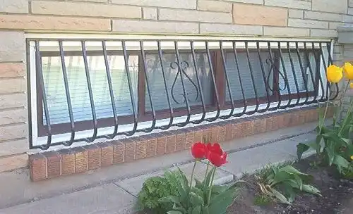 حفاظ پنجره آهنی
